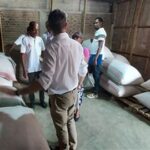 Contrôle d’une zone de stockage de matières premières par un expert français dans l’entreprise DOHA (Burundi)